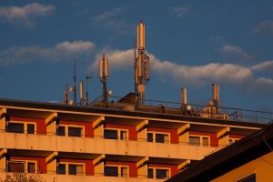 Allumer ou éteindre progressivement les stations de base le matin ou le soir en fonction de la demande des usagers est une bonne voix d'économie d'énergie pour les opérateurs.