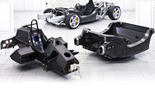 De plus en plus de pièces automobiles sont en composites. Photo : McLaren Automotive Limited.
